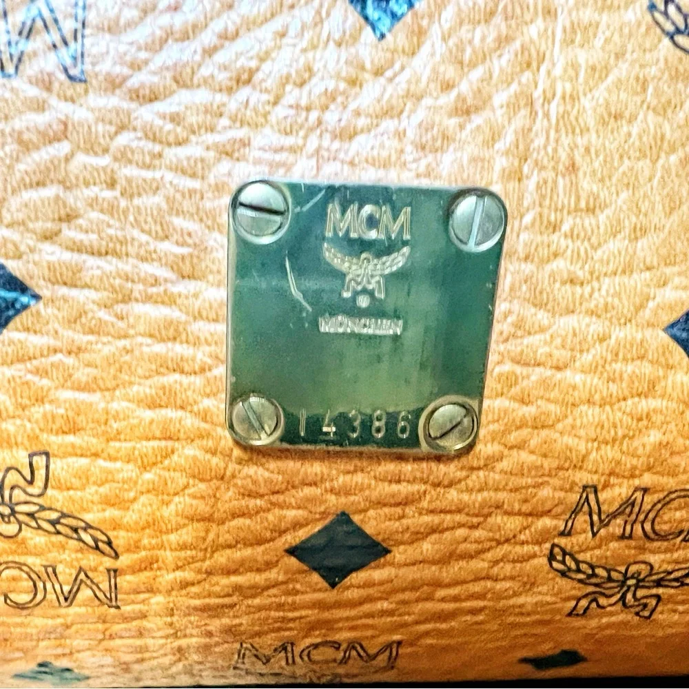 MCM Visetos round barrel tootsie roll style - Picture 5 of 14